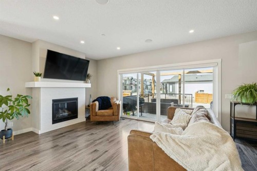 288 Lucas Avenue, Calgary, AB - Indoor Photo Showing Living Room With Fireplace