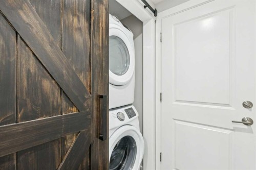 288 Lucas Avenue, Calgary, AB - Indoor Photo Showing Laundry Room