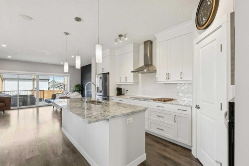 288 Lucas Avenue, Calgary, AB - Indoor Photo Showing Kitchen With Upgraded Kitchen