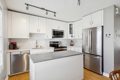 4324 Passchendaele Road Sw, Calgary, AB - Indoor Photo Showing Kitchen