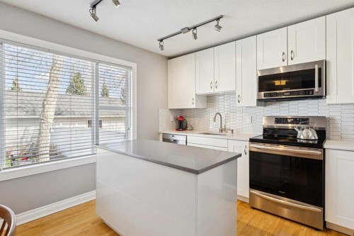 4324 Passchendaele Road Sw, Calgary, AB - Indoor Photo Showing Kitchen