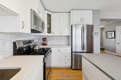4324 Passchendaele Road Sw, Calgary, AB - Indoor Photo Showing Kitchen