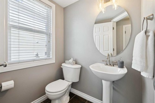 4324 Passchendaele Road Sw, Calgary, AB - Indoor Photo Showing Bathroom