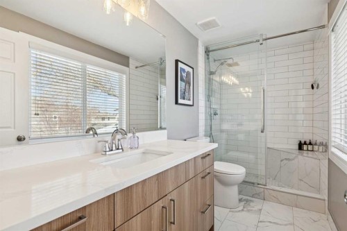 4324 Passchendaele Road Sw, Calgary, AB - Indoor Photo Showing Bathroom