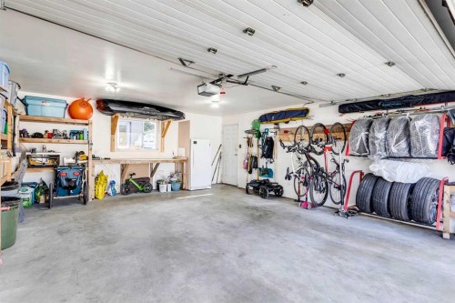 4324 Passchendaele Road Sw, Calgary, AB - Indoor Photo Showing Garage