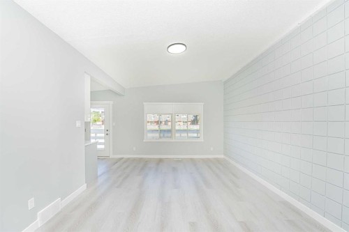 6403 Centre Street Nw, Calgary, AB - Indoor Photo Showing Other Room
