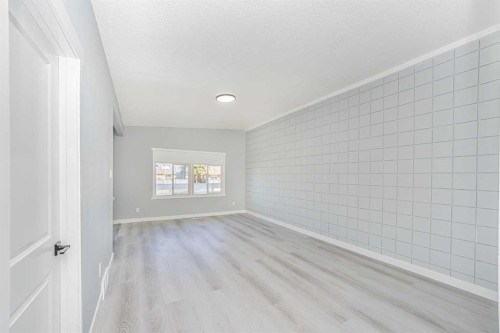 6403 Centre Street Nw, Calgary, AB - Indoor Photo Showing Other Room