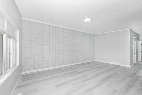 6403 Centre Street Nw, Calgary, AB - Indoor Photo Showing Other Room