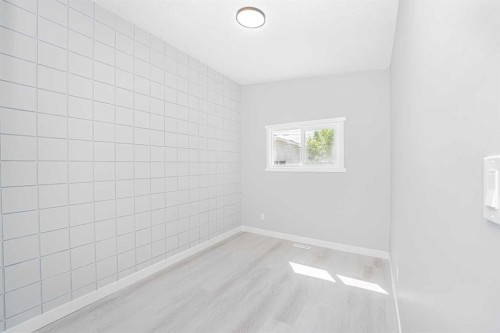 6403 Centre Street Nw, Calgary, AB - Indoor Photo Showing Other Room
