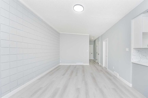 6403 Centre Street Nw, Calgary, AB - Indoor Photo Showing Other Room