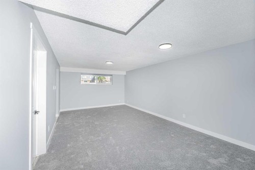 6403 Centre Street Nw, Calgary, AB - Indoor Photo Showing Other Room