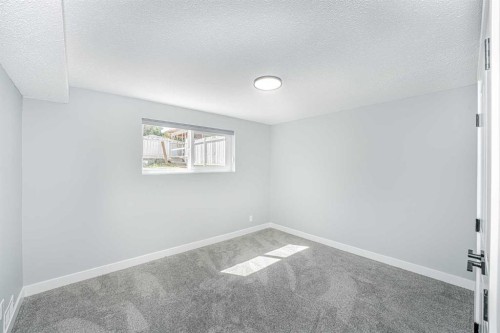 6403 Centre Street Nw, Calgary, AB - Indoor Photo Showing Other Room