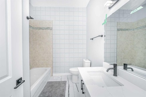 6403 Centre Street Nw, Calgary, AB - Indoor Photo Showing Bathroom
