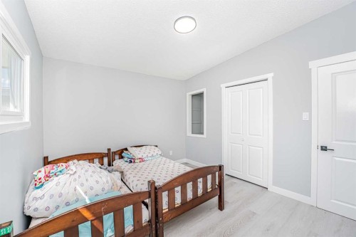 6403 Centre Street Nw, Calgary, AB - Indoor Photo Showing Bedroom