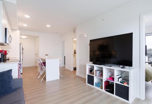 902-123 4 Street Ne, Calgary, AB - Indoor Photo Showing Living Room