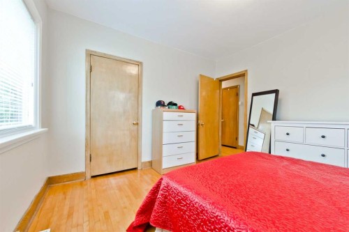 617 17 Avenue Ne, Calgary, AB - Indoor Photo Showing Bedroom