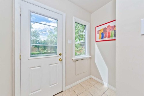 617 17 Avenue Ne, Calgary, AB - Indoor Photo Showing Other Room