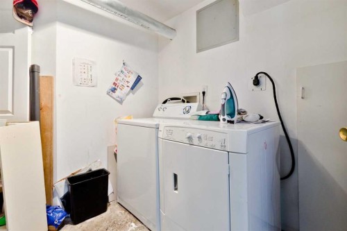 617 17 Avenue Ne, Calgary, AB - Indoor Photo Showing Laundry Room