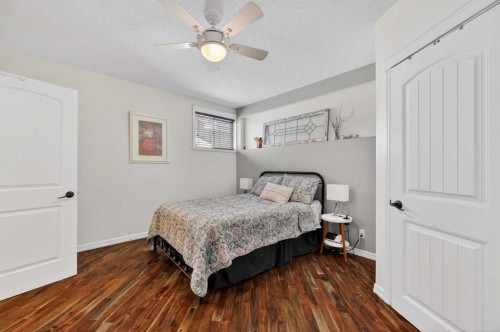127 27 Avenue Ne, Calgary, AB - Indoor Photo Showing Bedroom