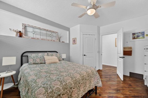 127 27 Avenue Ne, Calgary, AB - Indoor Photo Showing Bedroom