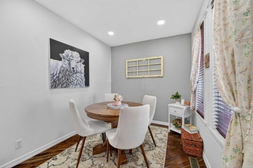 127 27 Avenue Ne, Calgary, AB - Indoor Photo Showing Dining Room