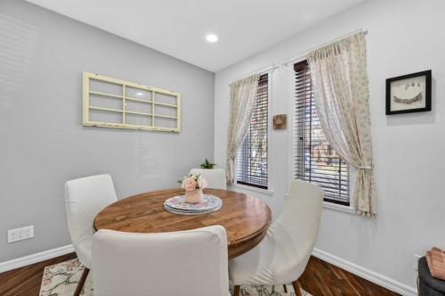 127 27 Avenue Ne, Calgary, AB - Indoor Photo Showing Dining Room