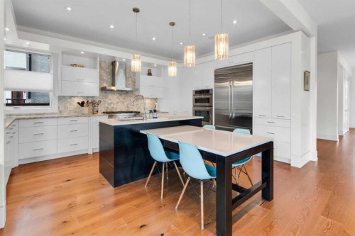 2540 2 Avenue Nw, Calgary, AB - Indoor Photo Showing Kitchen With Upgraded Kitchen