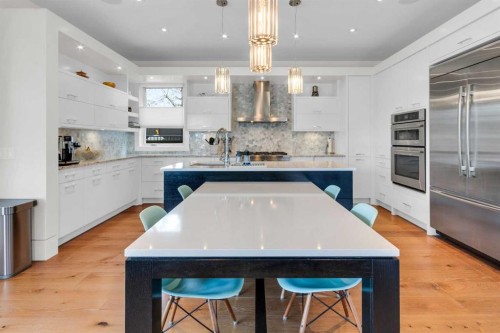 2540 2 Avenue Nw, Calgary, AB - Indoor Photo Showing Kitchen With Upgraded Kitchen