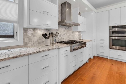 2540 2 Avenue Nw, Calgary, AB - Indoor Photo Showing Kitchen With Upgraded Kitchen