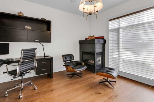 2540 2 Avenue Nw, Calgary, AB - Indoor Photo Showing Office