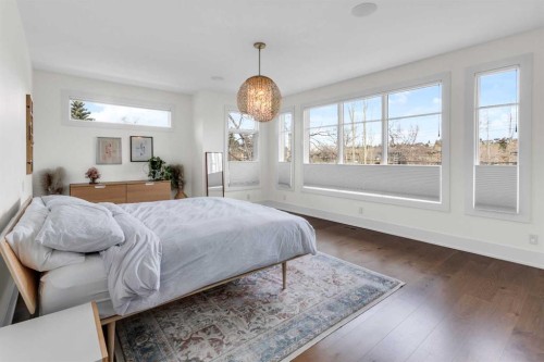 2540 2 Avenue Nw, Calgary, AB - Indoor Photo Showing Bedroom
