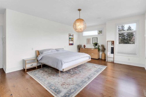2540 2 Avenue Nw, Calgary, AB - Indoor Photo Showing Bedroom