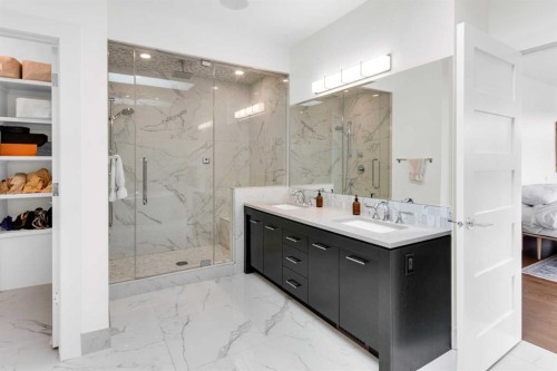 2540 2 Avenue Nw, Calgary, AB - Indoor Photo Showing Bathroom