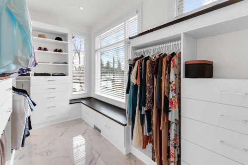 2540 2 Avenue Nw, Calgary, AB - Indoor