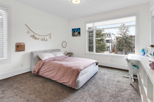 2540 2 Avenue Nw, Calgary, AB - Indoor Photo Showing Bedroom