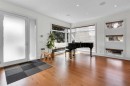 2540 2 Avenue Nw, Calgary, AB  - Indoor Photo Showing Living Room 