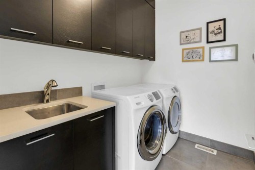 2540 2 Avenue Nw, Calgary, AB - Indoor Photo Showing Laundry Room