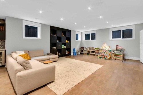 2540 2 Avenue Nw, Calgary, AB - Indoor