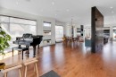 2540 2 Avenue Nw, Calgary, AB  - Indoor Photo Showing Living Room 