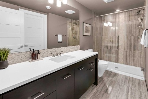 2540 2 Avenue Nw, Calgary, AB - Indoor Photo Showing Bathroom