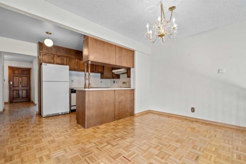 5220 Grove Hill Road Sw, Calgary, AB - Indoor Photo Showing Kitchen