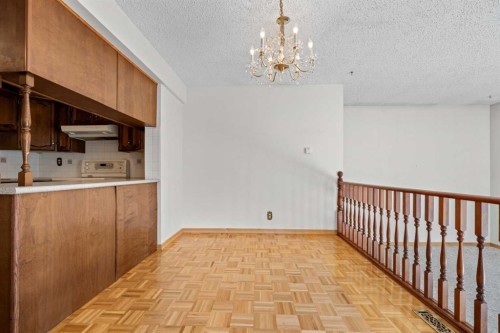 5220 Grove Hill Road Sw, Calgary, AB - Indoor Photo Showing Kitchen