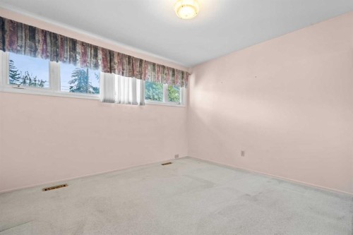 5220 Grove Hill Road Sw, Calgary, AB - Indoor Photo Showing Other Room