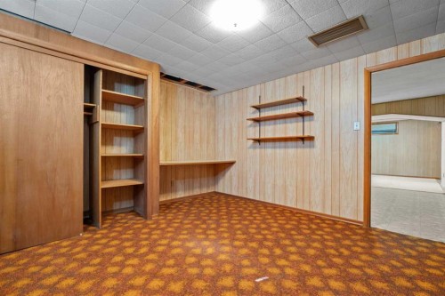 5220 Grove Hill Road Sw, Calgary, AB - Indoor Photo Showing Other Room