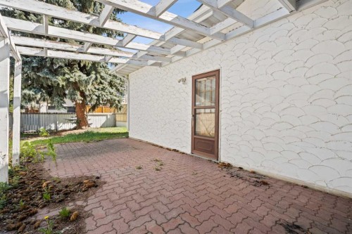 5220 Grove Hill Road Sw, Calgary, AB - Outdoor