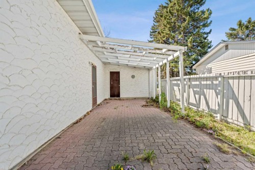 5220 Grove Hill Road Sw, Calgary, AB - Outdoor