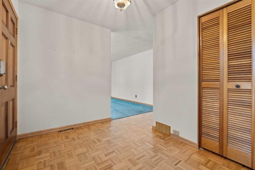 5220 Grove Hill Road Sw, Calgary, AB - Indoor Photo Showing Other Room