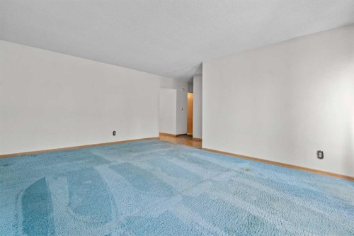5220 Grove Hill Road Sw, Calgary, AB - Indoor Photo Showing Other Room