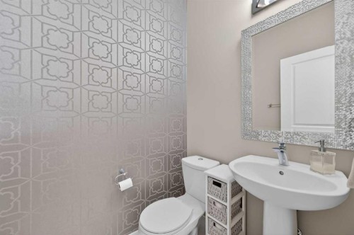 64 Masters Link Se, Calgary, AB - Indoor Photo Showing Bathroom