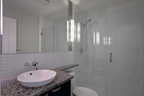 1104-99 Spruce Place Sw, Calgary, AB - Indoor Photo Showing Bathroom